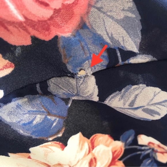 iZ Byer Navy Flowy Floral Off Shoulder Top Women’s Medium - Picture 7 of 12